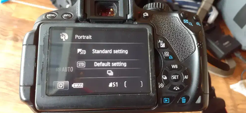 Bismilah jual cepat canon eos 650d mulus