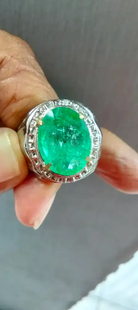 Cincin jamrut colombia
