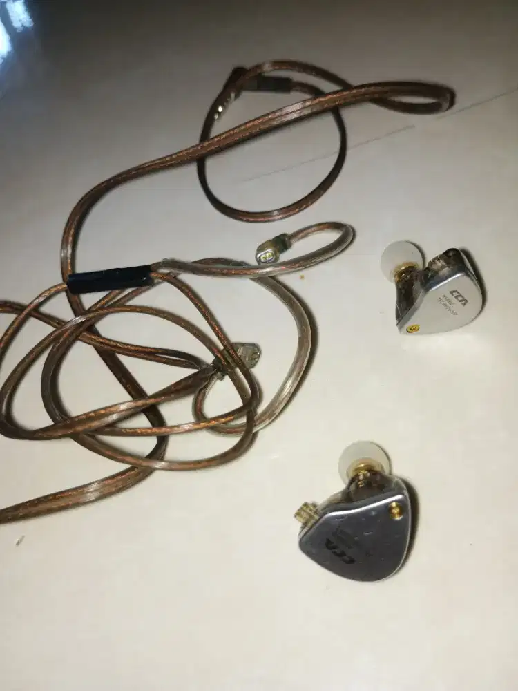IEM CCA. Kabel ada mic nya