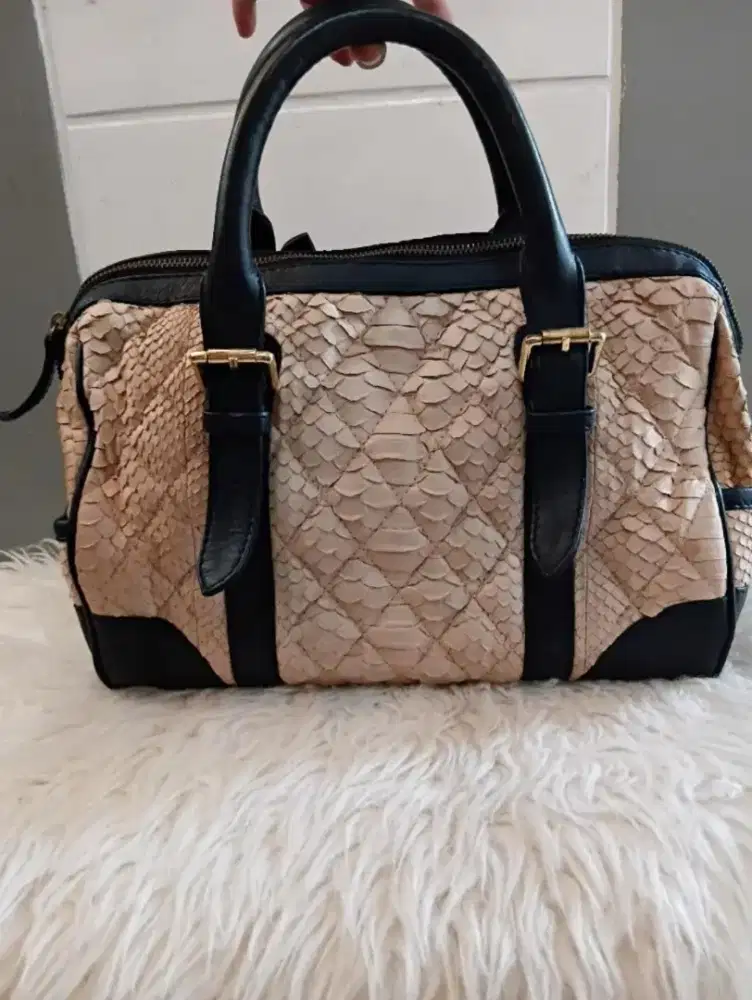 (SALE) Tas Speddy  kulit asli unik  30 x 23 mulus banget minus talpan