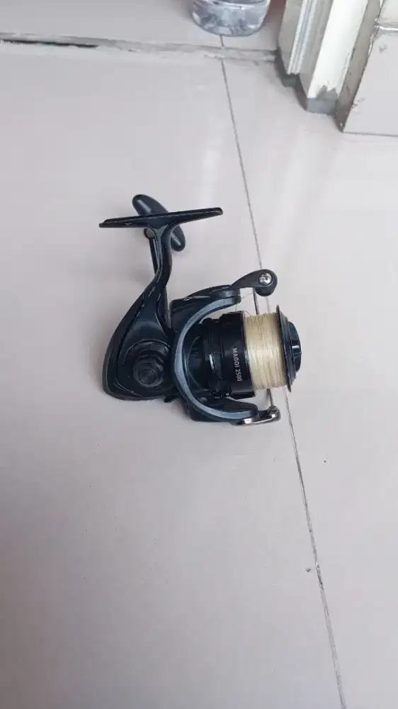 Reel Daiwa Magoi 2500 Body Metal Include Senar Blood Big Game