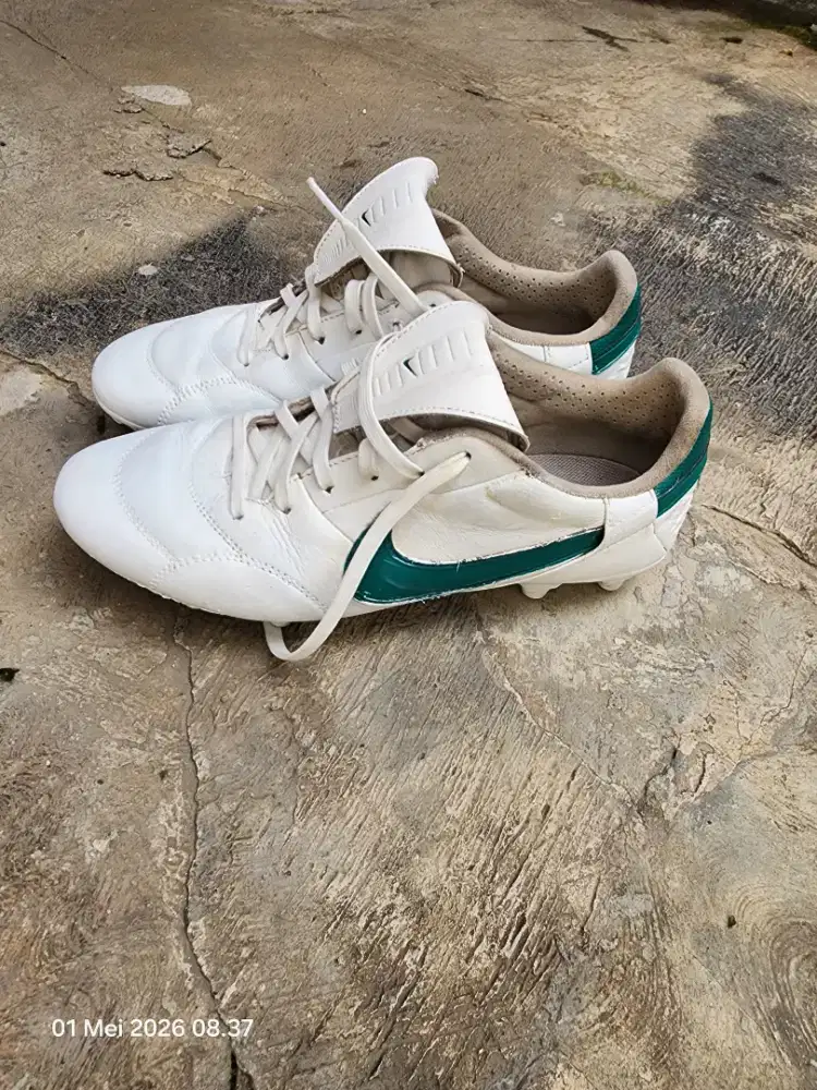 Sepatu bola nike premiere 3 size 41