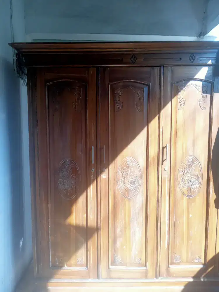 Jual lemari kayu jati lagi BU