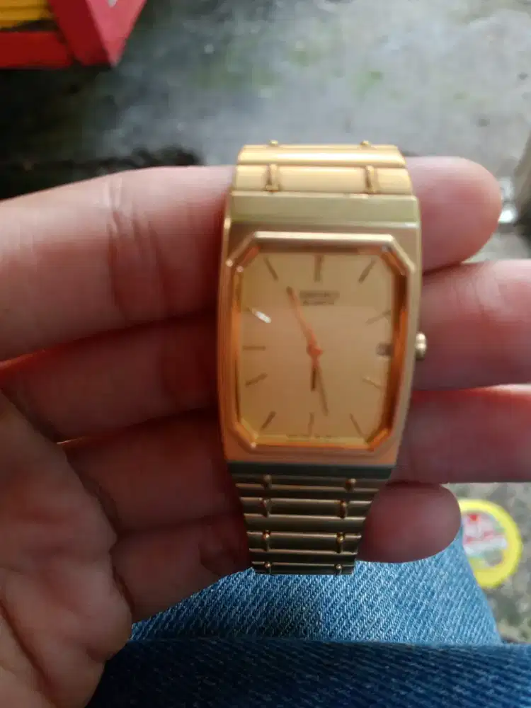 Jam tangan seiko