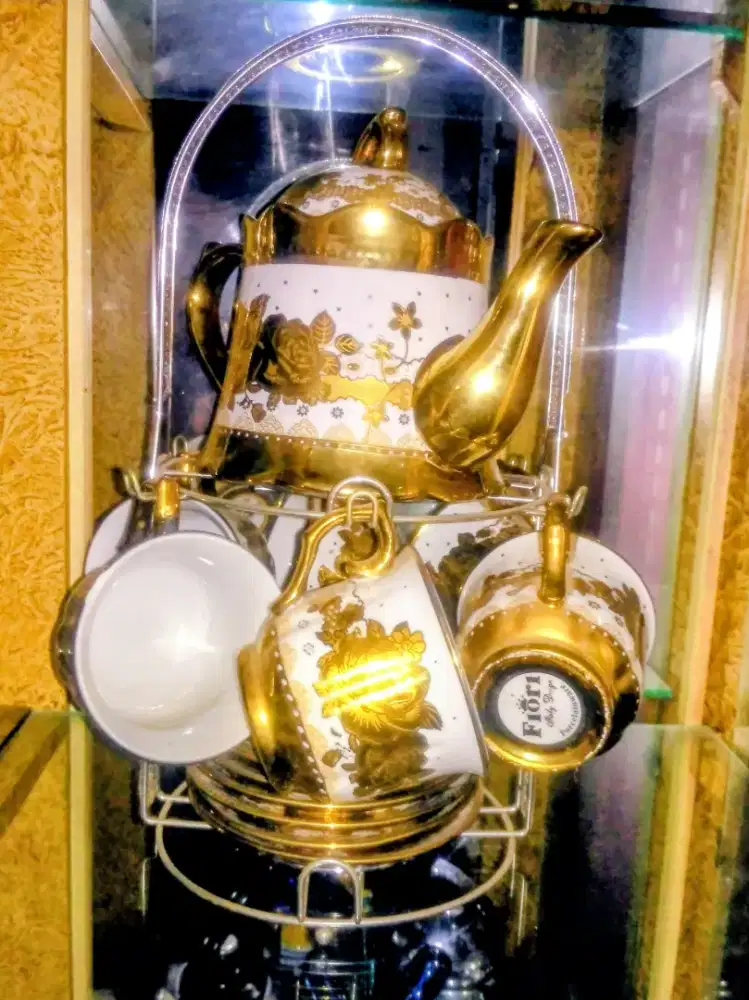 Pajangan Teko Gelas Piring 1 Set Merk Fiori Porcelain