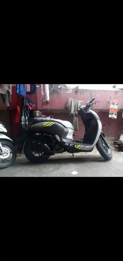 Scoopy hitam tahun 2022