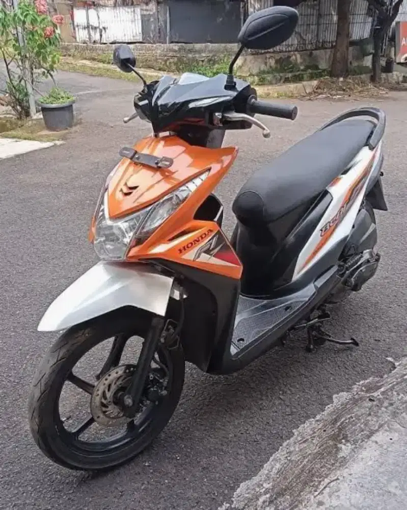 Jual motor beat fi 2015 orange pajak hidup