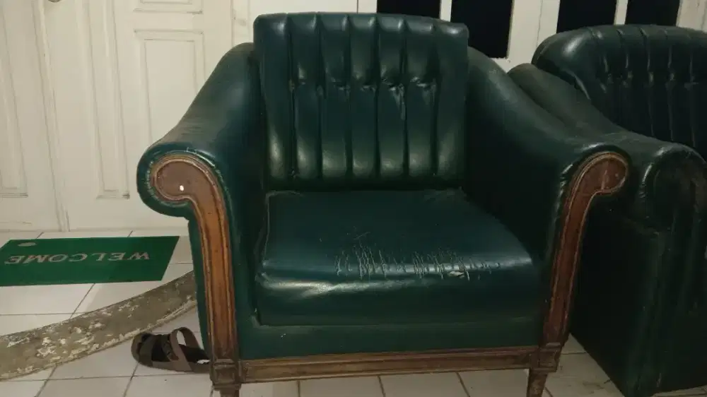 Di jual sofa salah 1 nya aja yaa. Pilih salah 1