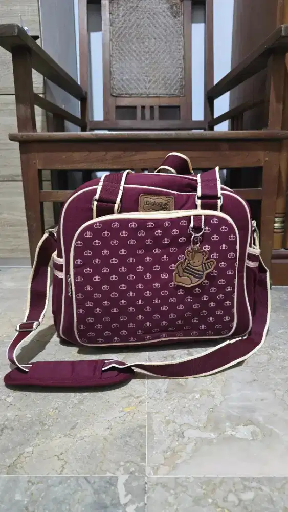Dialogue Tas bayi Emerald