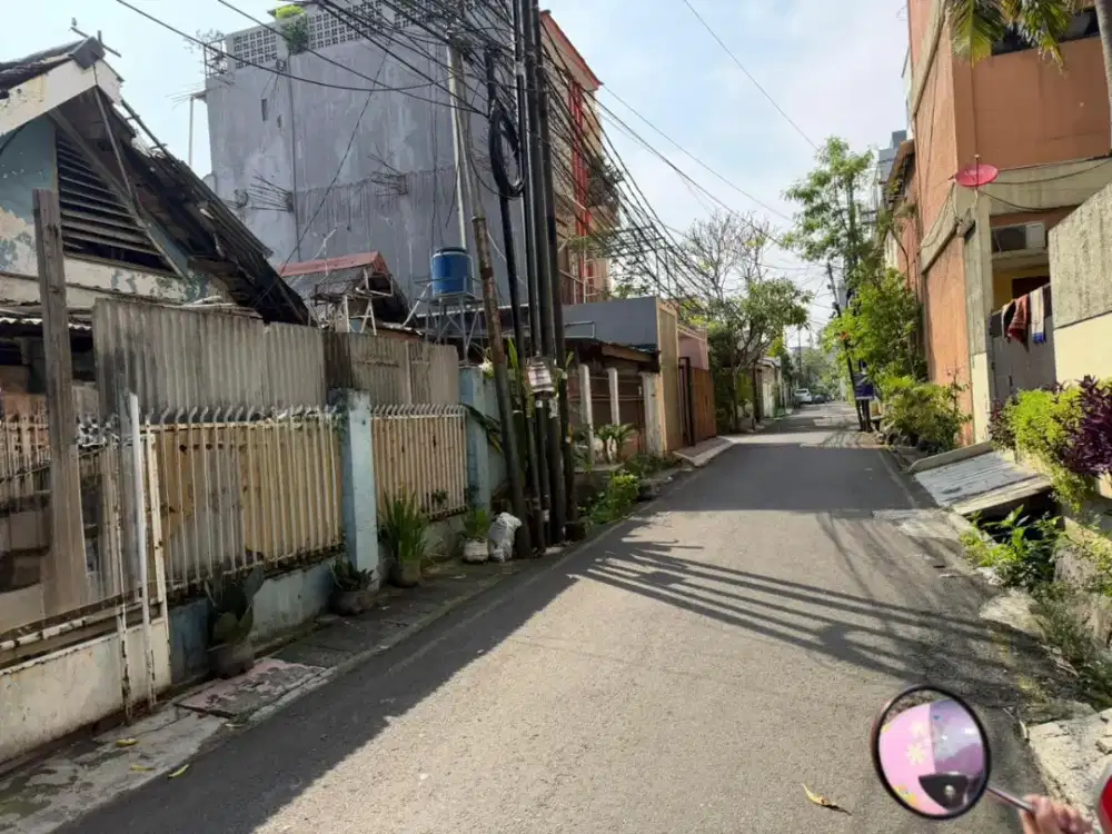 Rumah tua lokasi terbaik akses 2 mobil