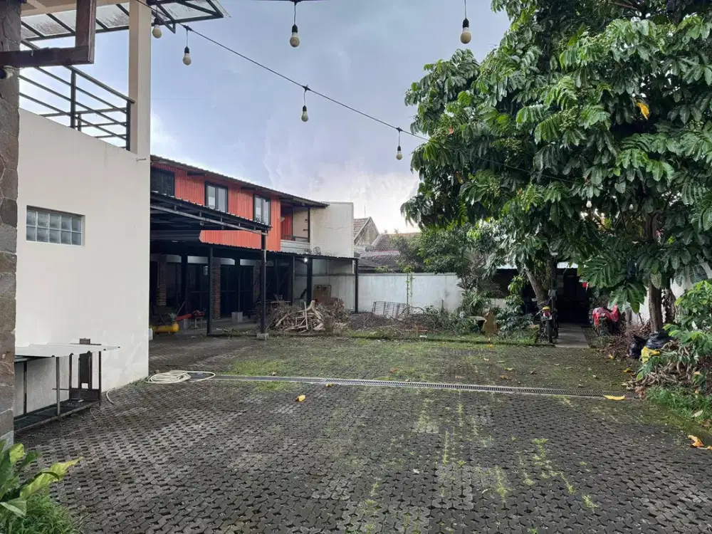 Rumah luas cocok untuk usaha di Jalan Cigadug Bandung Jawa Barat