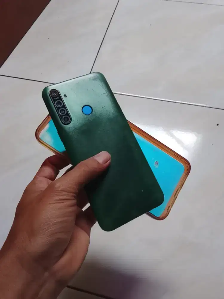 Realme 5i 4/64 hp only