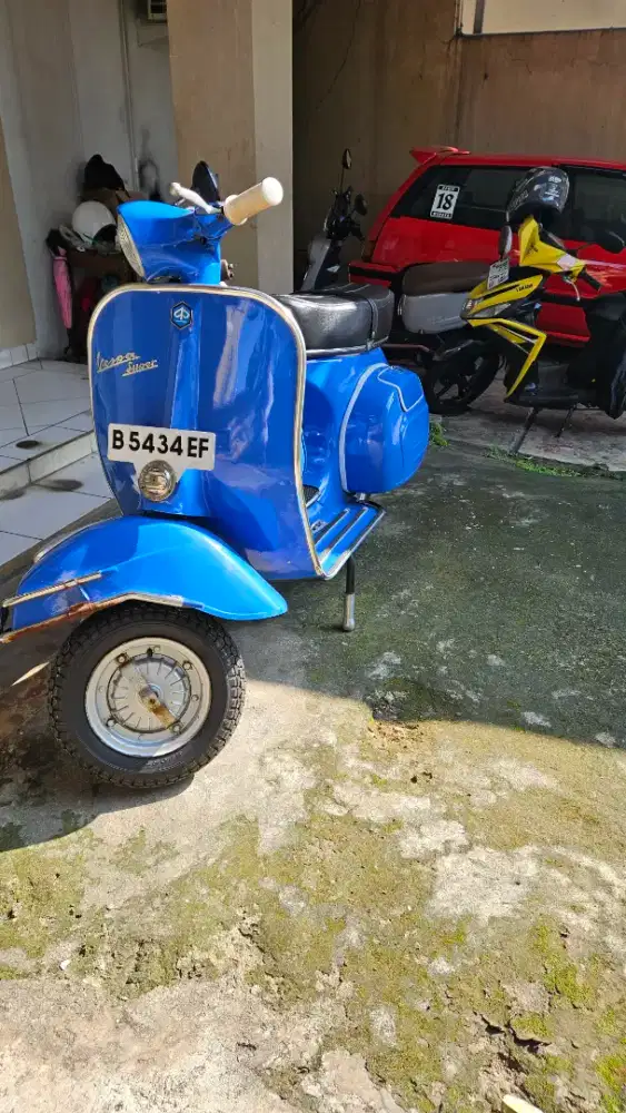 Vespa super blue