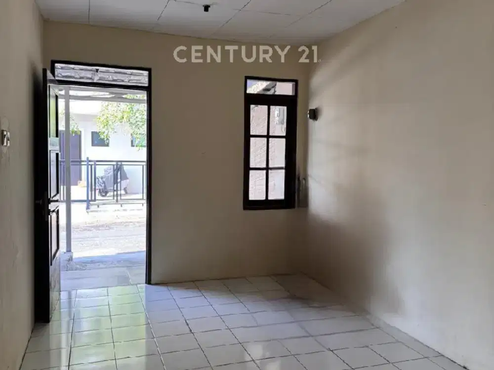 Rumah 72 M2 Di Jalan Utama Cluster Seruni Taman Lembah Hijau