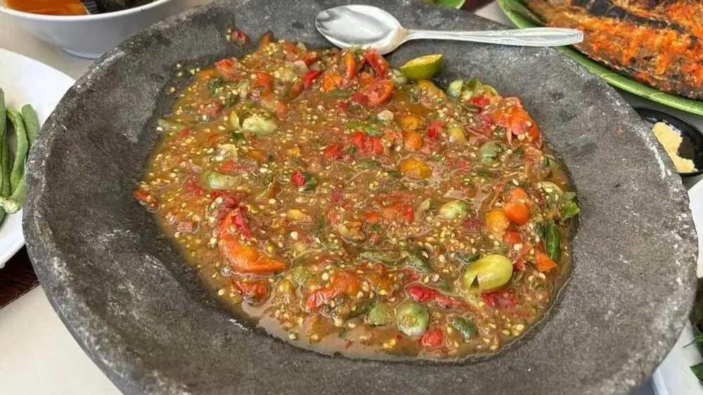 Tukang bantu masak