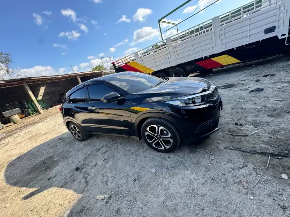 Di jual mobil HR-V tahun 2019 kondisi insyaAllah super