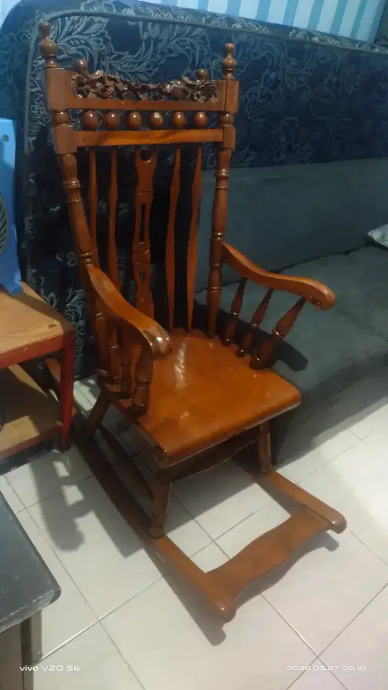 Kursi goyang kayu jati