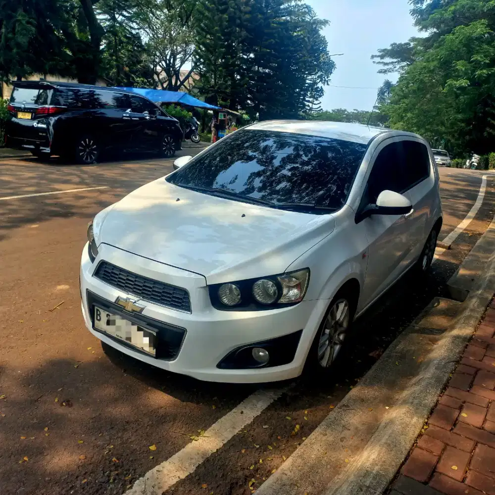 Chevrolet aveo sonic 1.4 at 2013