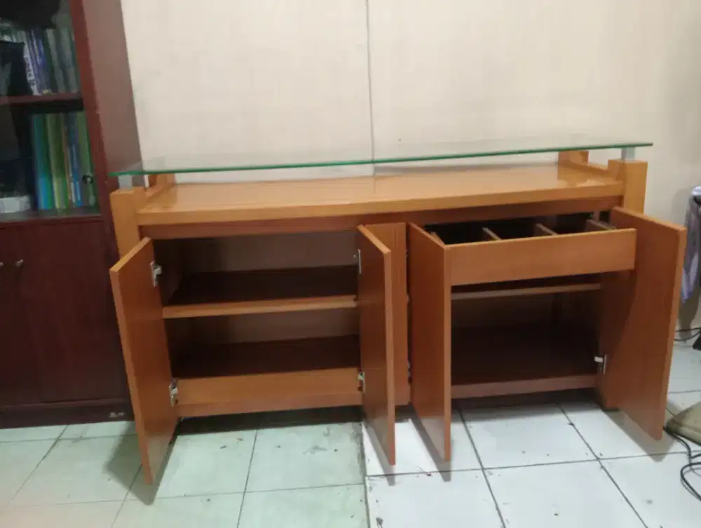 Rak TV. Kayu original. Finishing sangat bagus