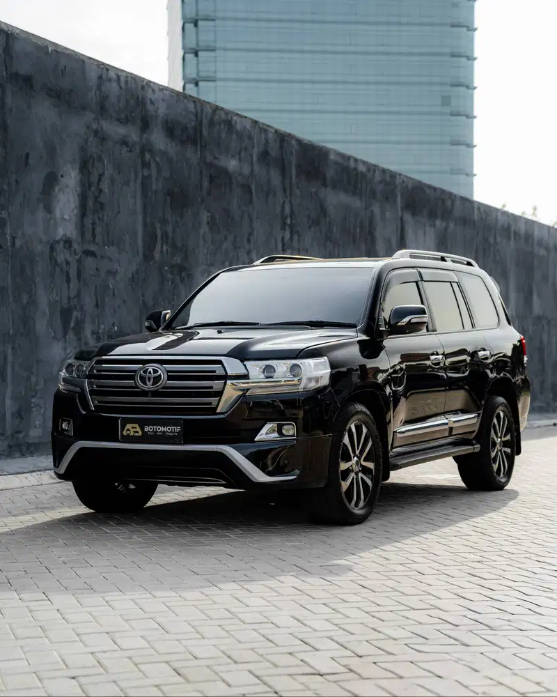 Toyota Land Cruiser 200 VX V8