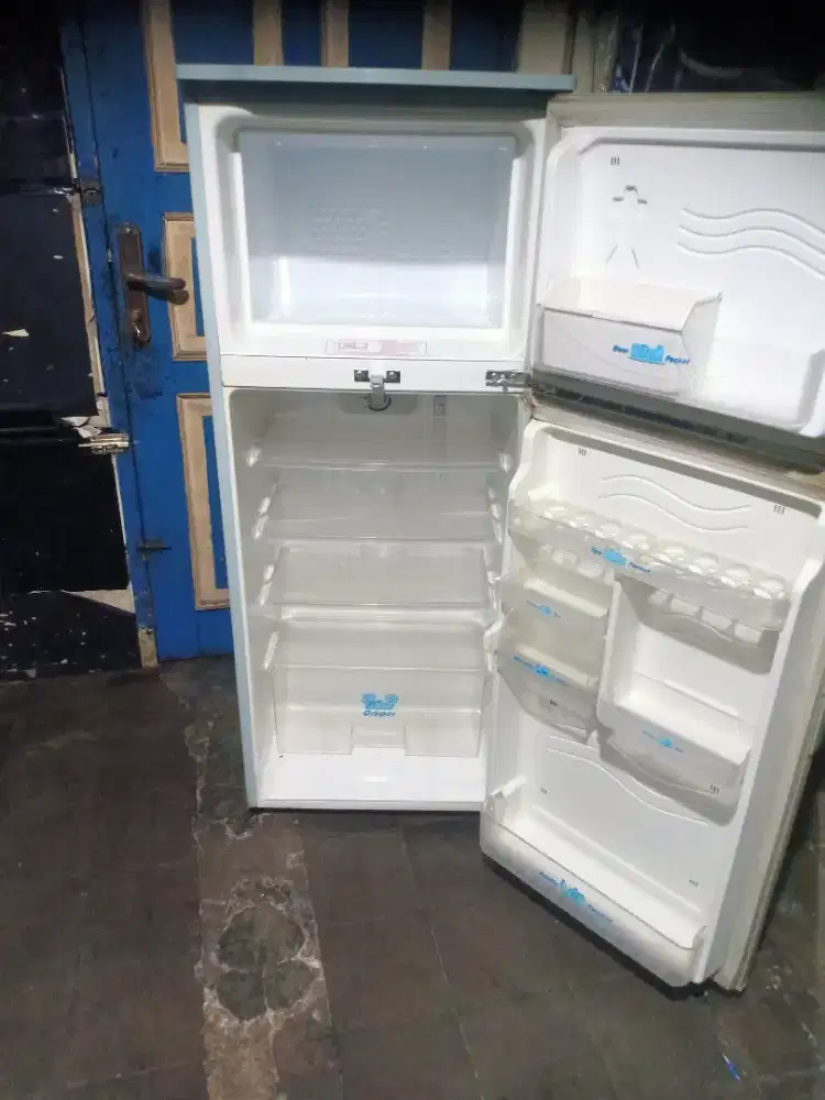 Jual kulkas Sharp 2 pintu 1 pintu dingin dan beku normal bisa diantr