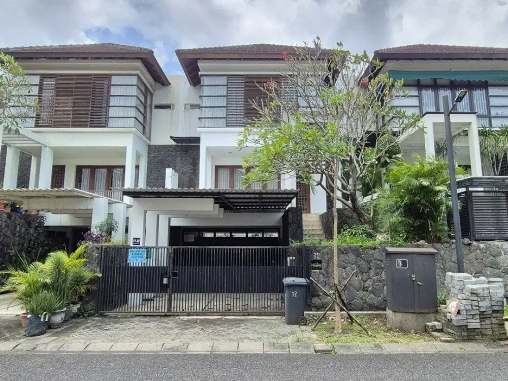 Rumah Graha Famili SURABAYA , 3 tingkat  Dapur luas 1 lantai