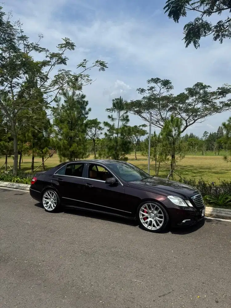 Mercedes-Benz E300 2009 Bensin
