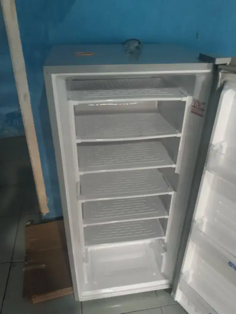 Freezer Sharp normal di surabaya