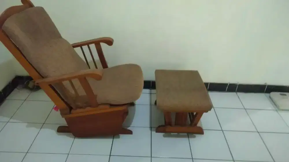 Jual kursi goyang atau kursi santai