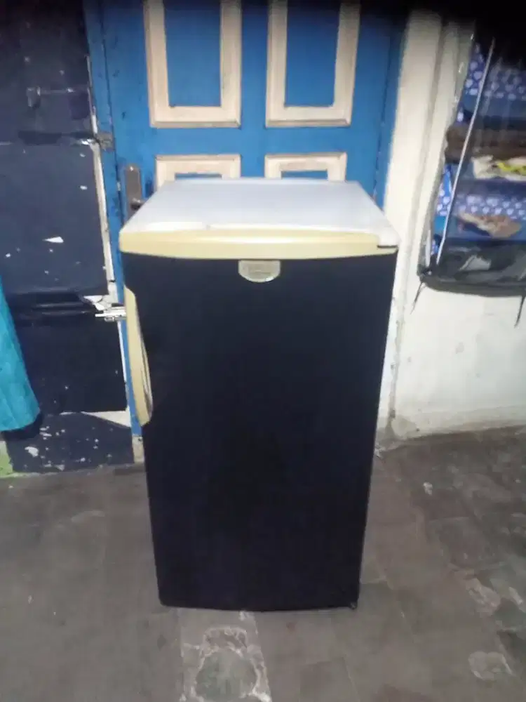 Jual kulkas fujitec 1 pintu mesin ori dingin beku normal bisa diantar