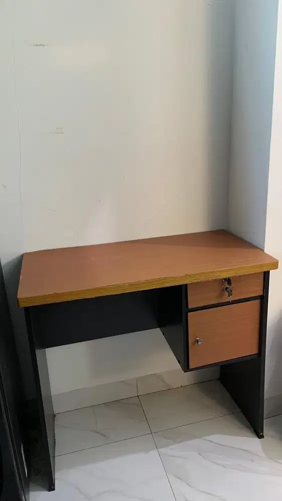 Meja Belajar / Kantor Bekas