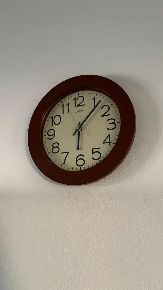 Jam Dinding Ostar Bekas