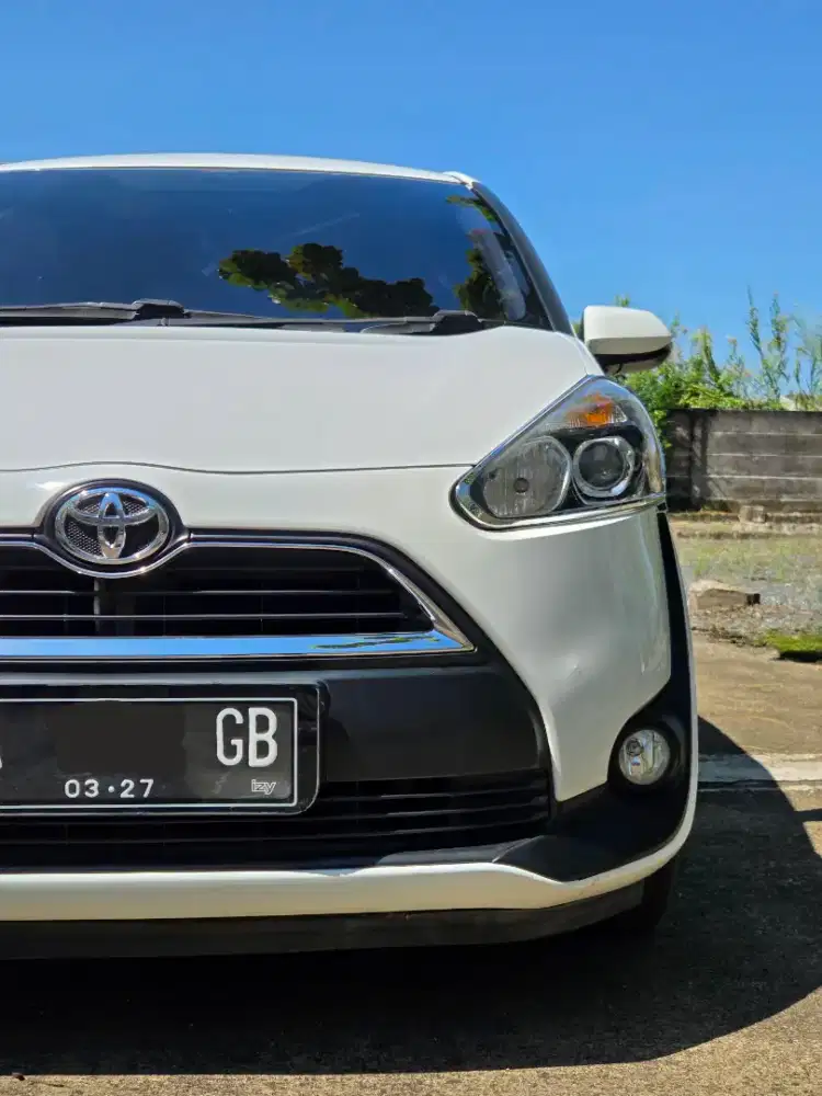 Toyota SIENTA V Putih Terawat