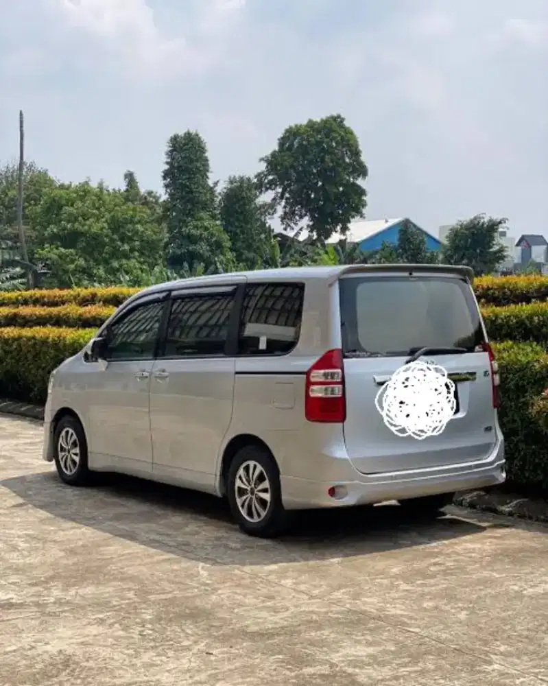 Dijual Toyota Nav 1 2013 Captain Seat Mulus