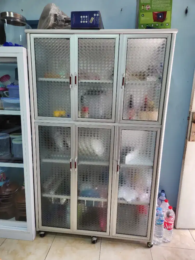 Lemari atau Rak Piring Kaca Alumunium Dapur