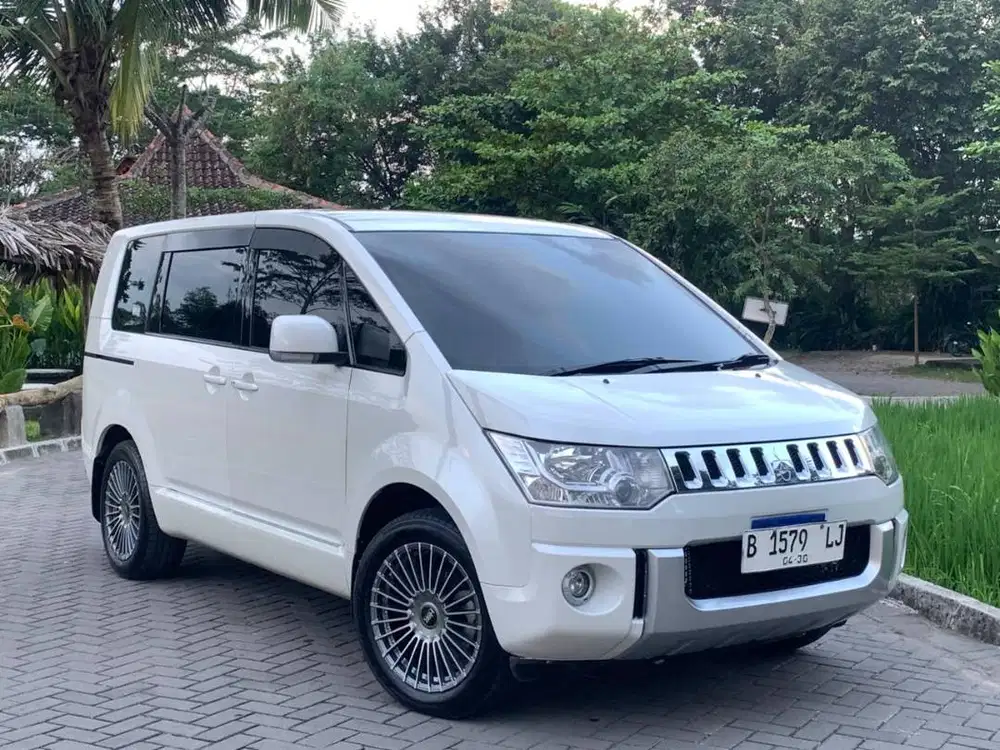 MITSUBISHI DELICA 2.0 MATIC 2014 - ISTIMEWA