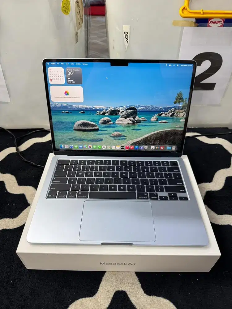 Macbook Air M4 24GB / 512GB Fullset ex iBox SkyBlue Garansi On