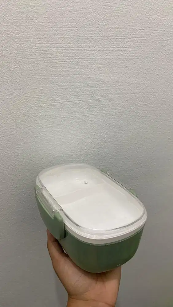 Kotak Bekal Bekas