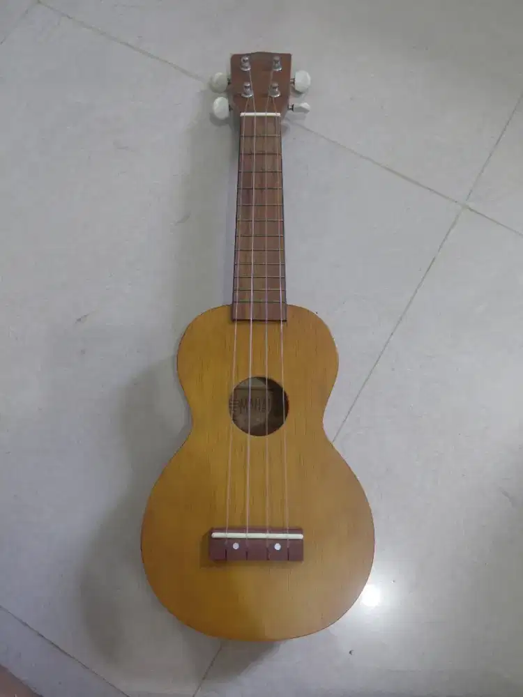Ukulele Kayu Natural – Suara Jernih & Desain Elegan