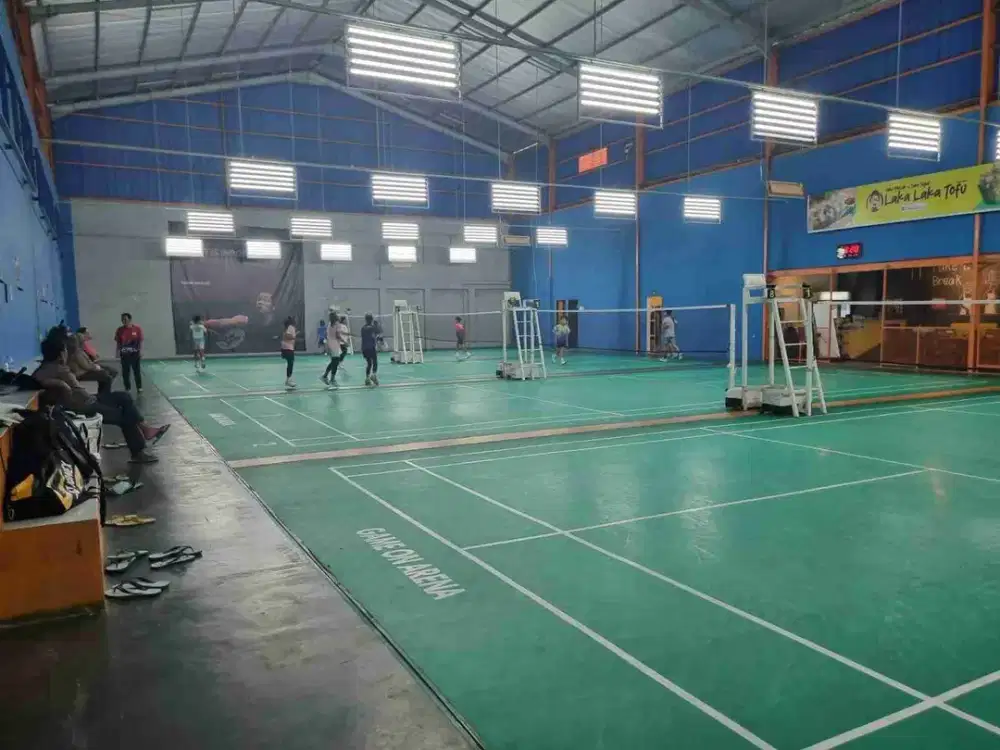 Di jual gor sayap tamah kopo indah bandung 4 lapangan badmin 1 lapangan basket. expabrik dengan imb pabrik