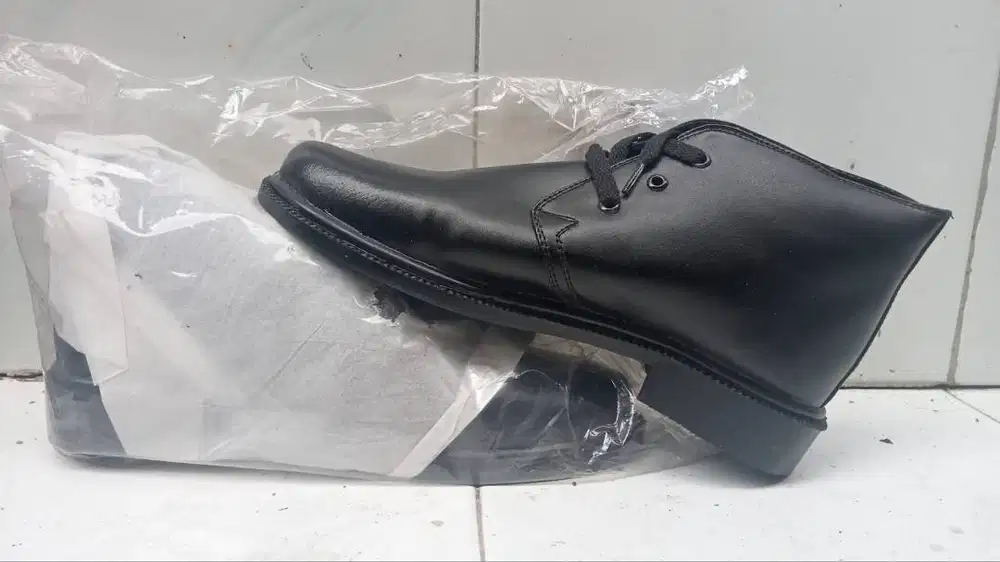 Sepatu PDH masih baru