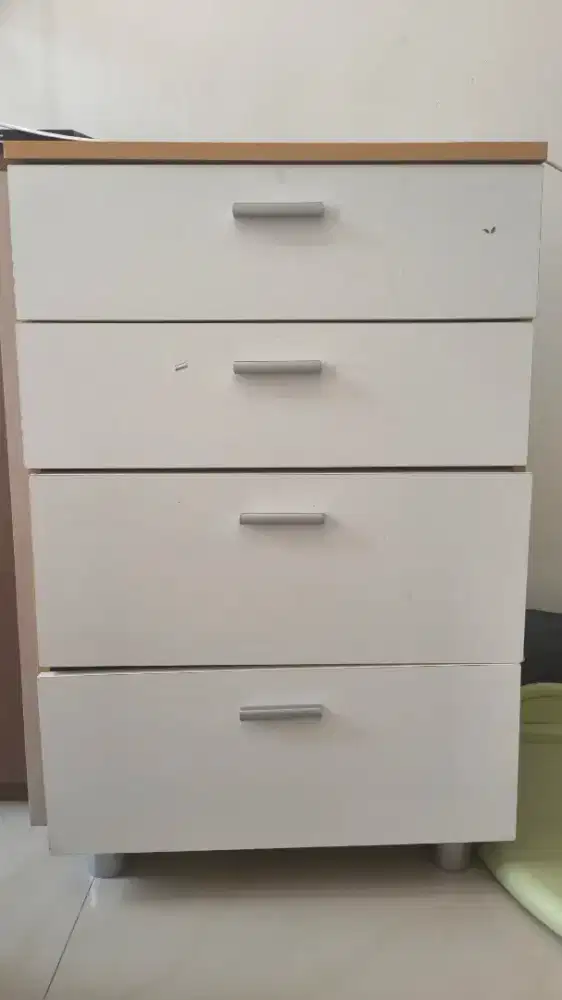 Laci lemari 4 susun