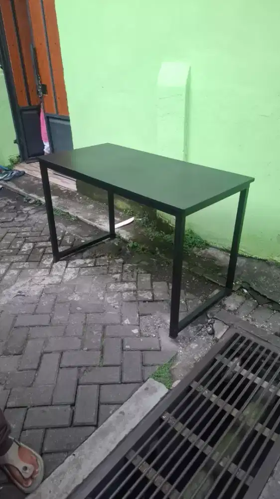 Meja permanen lapis hpl.