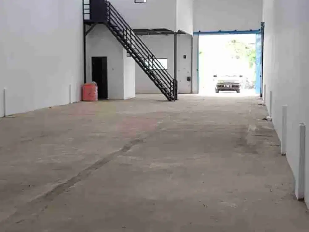 dia jual 2 gudang rendeng sayap taman kopo.luas 1 gudang nya 396 meter. bisa beli 2 sekaligus atau 1.