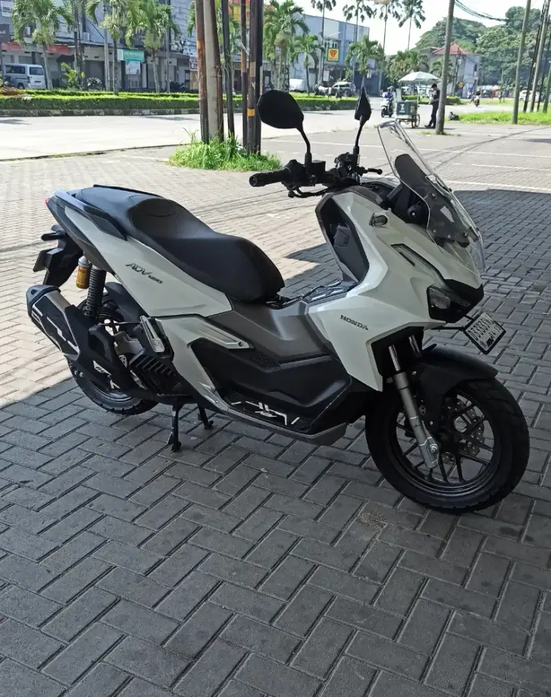 ADV CBS 2025 km low 1800 perak mulus