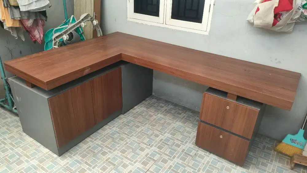 Meja Kerja Kantor Executive Bentuk L Kondisi Bagus