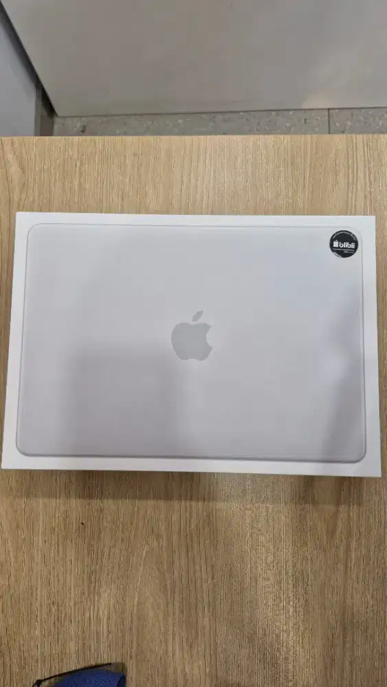 Macbook neo 256 silver new segel resmi blibli