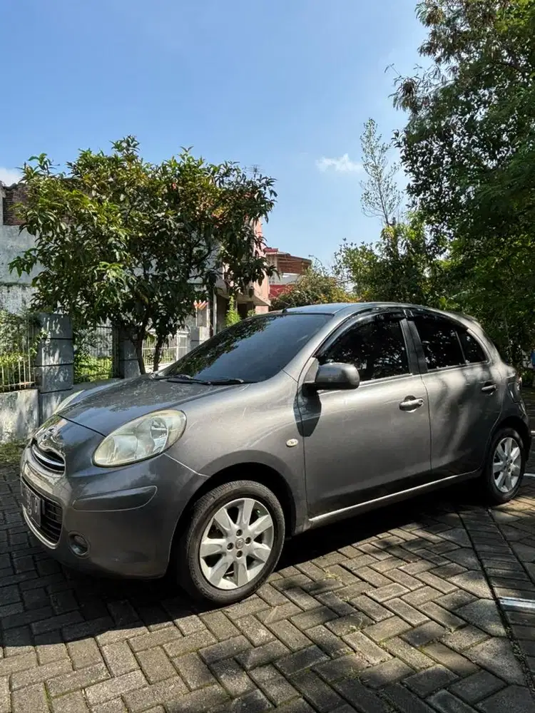 Nissan March 2011 Matic Pajak hidup 5th - Irit BBM, SIAP PAKAI!