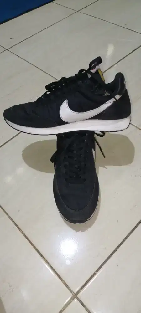 Nike tailwind size 42