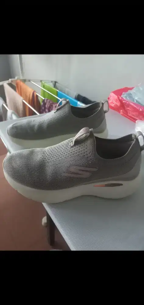 Sepatu skeacers